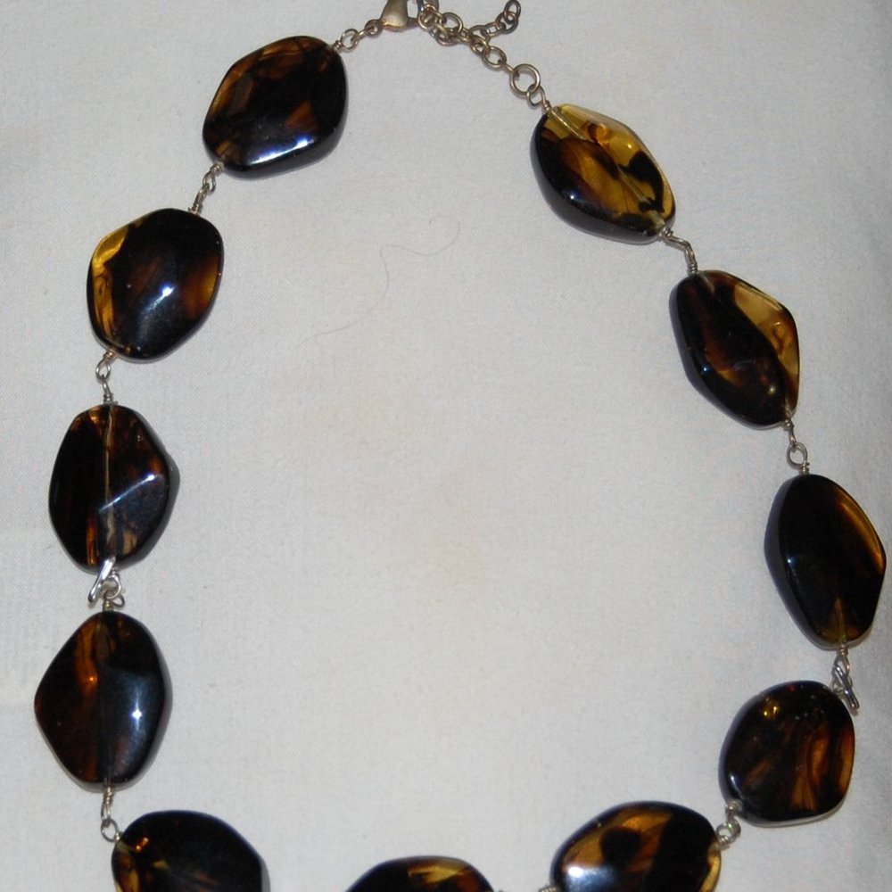 Tortoise Shell Looking Bead Necklace - image 4